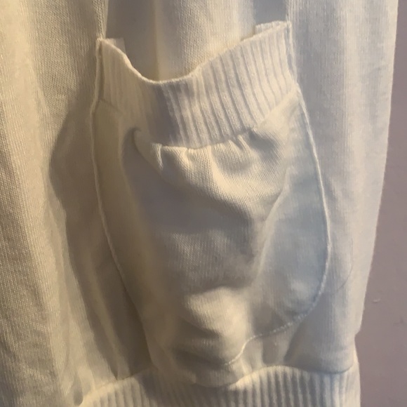 COPY - White soft maternity  top - Picture 4 of 5